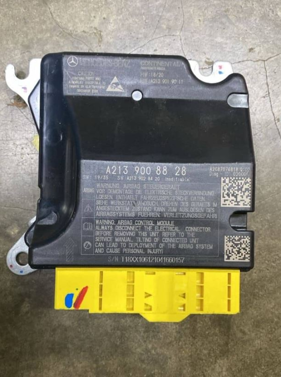 Hộp điều khiển xe Mercedes
